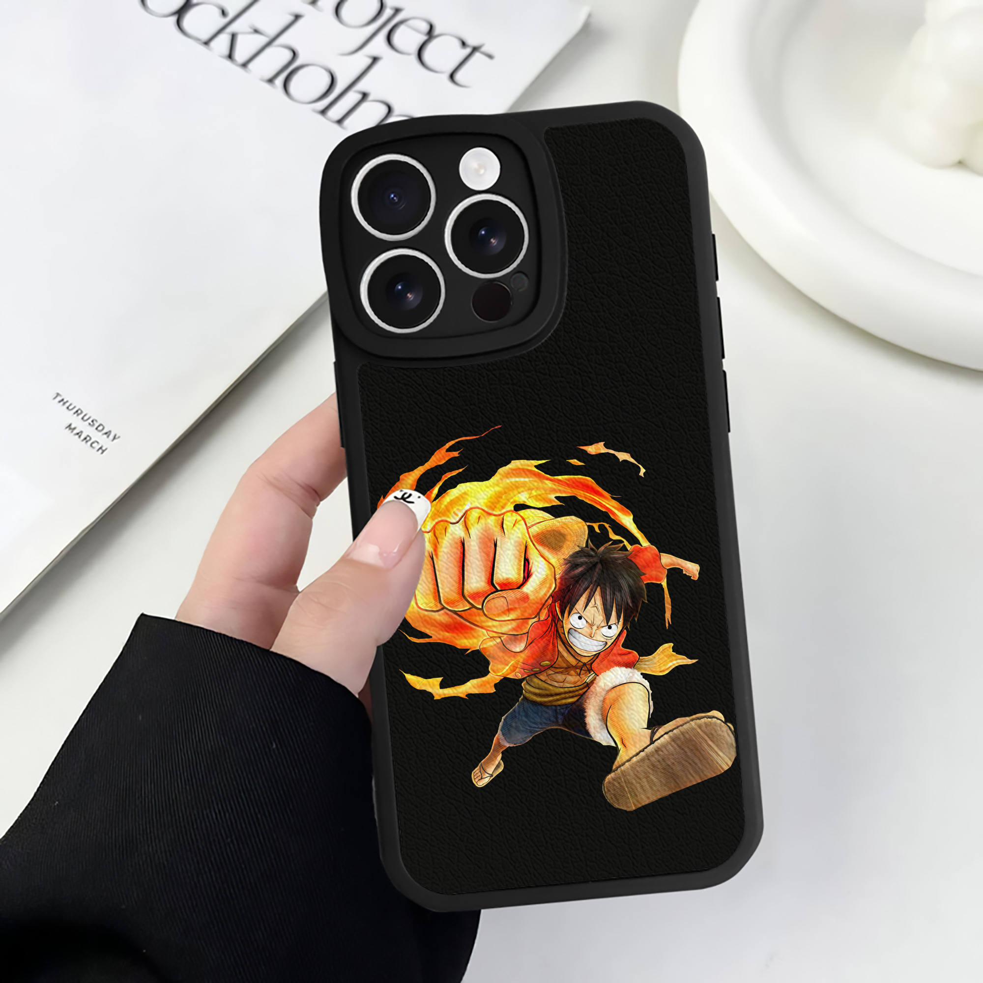 （画像用） ワンピース モンキー・D・ルフィ ONE PIECE Monkey D. Luffy 【iPhone 16シリーズ対応】シリコンスマホケース（レザー調） 材質：シリコン